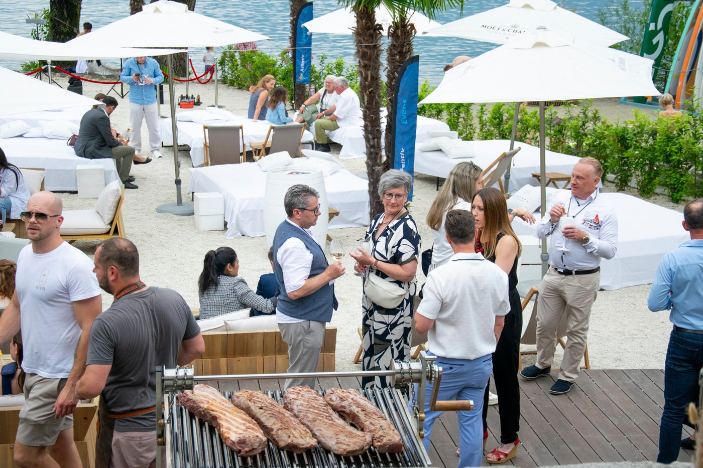 Asentiv Networking-Event mit Teilnehmenden